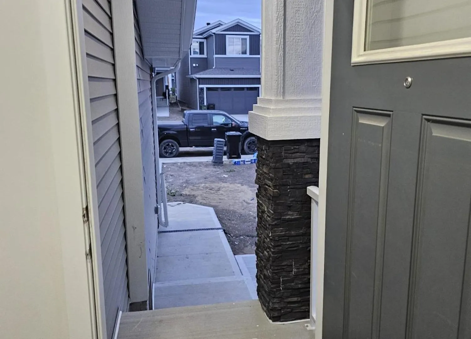 Sleek Home In Trendy Community At Sw, Edmonton Holiday home