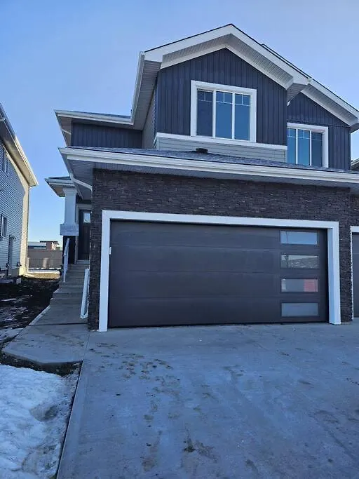 Holiday home Sleek Home In Trendy Community At Sw, Edmonton Canada