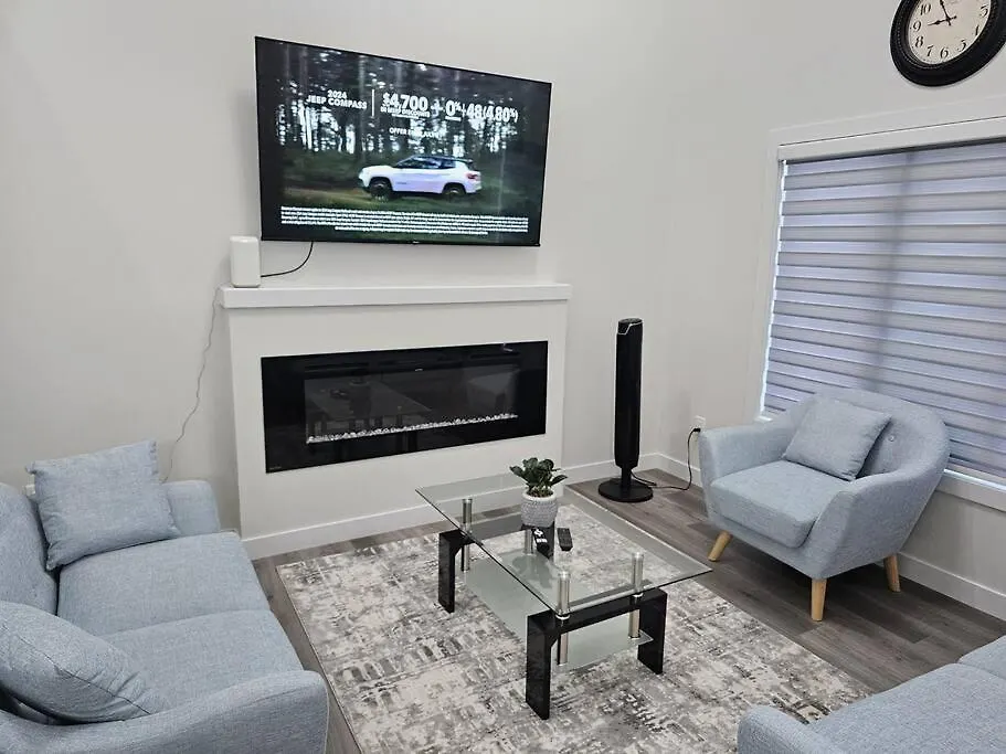 Holiday home Sleek Home In Trendy Community At Sw, Edmonton