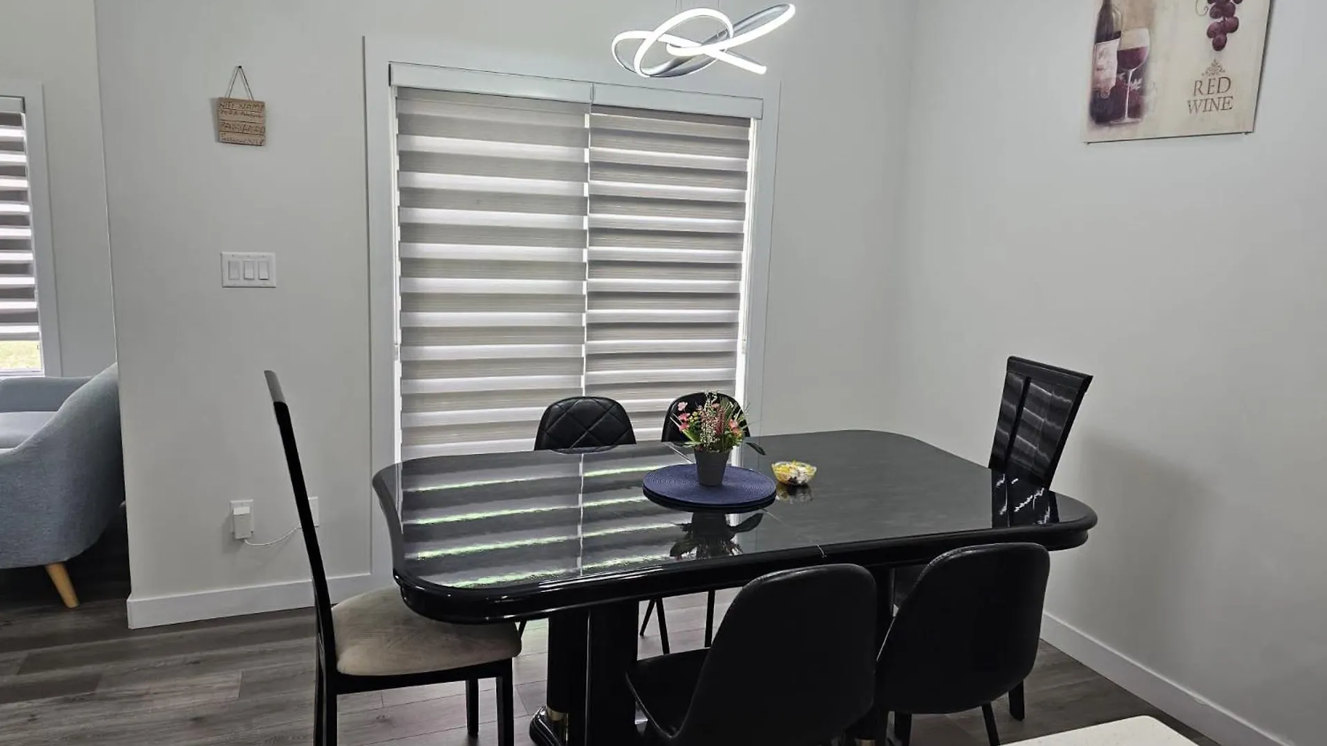 Sleek Home In Trendy Community At Sw, Έντμοντον 0*,  Καναδάς